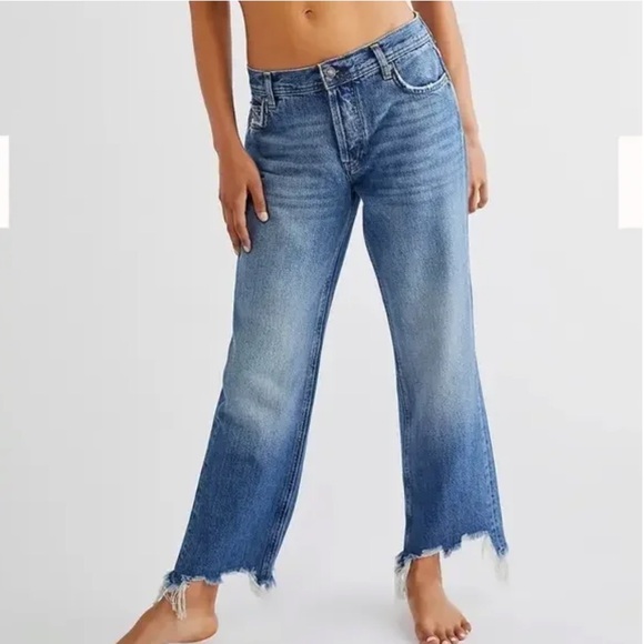 We The Free Denim - We The Free ‘Maggie’ Straight Jean. Frayed edge Women’s Size 27.